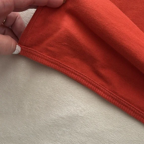 Cute basic top - Picture 4 of 4